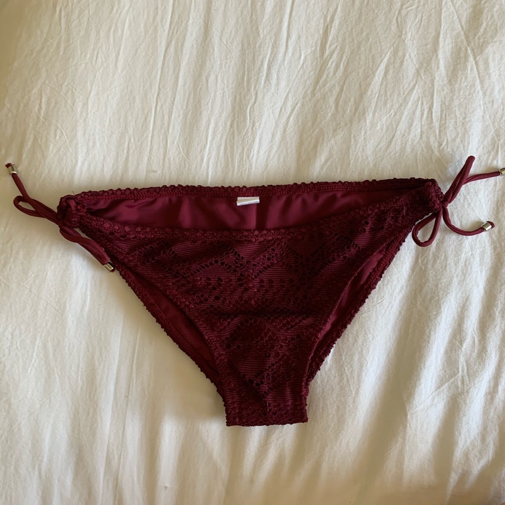 NWOT Maroon Bikini Bottoms Size Medium